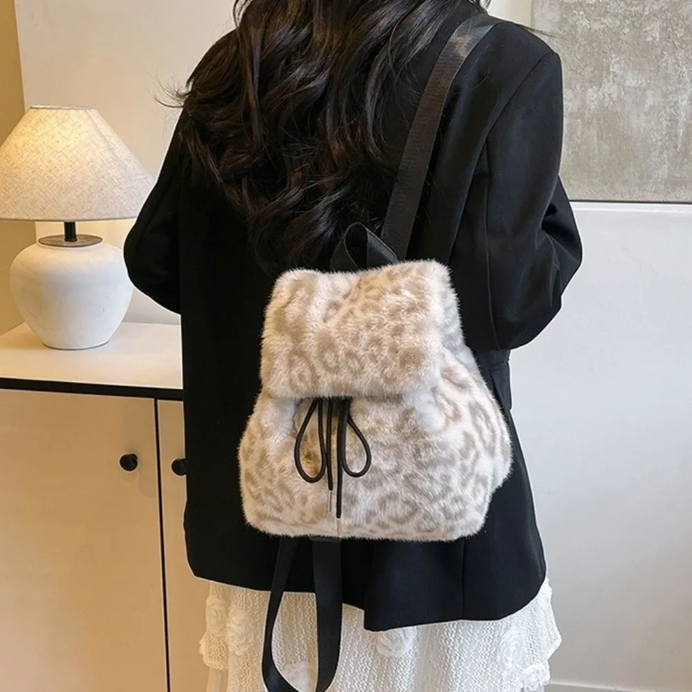 Casual Drawstring Faux Fur Backpack Large Capacity Adjustable Leopard Print Daypack Lightweight Furry Knapsack Girl
