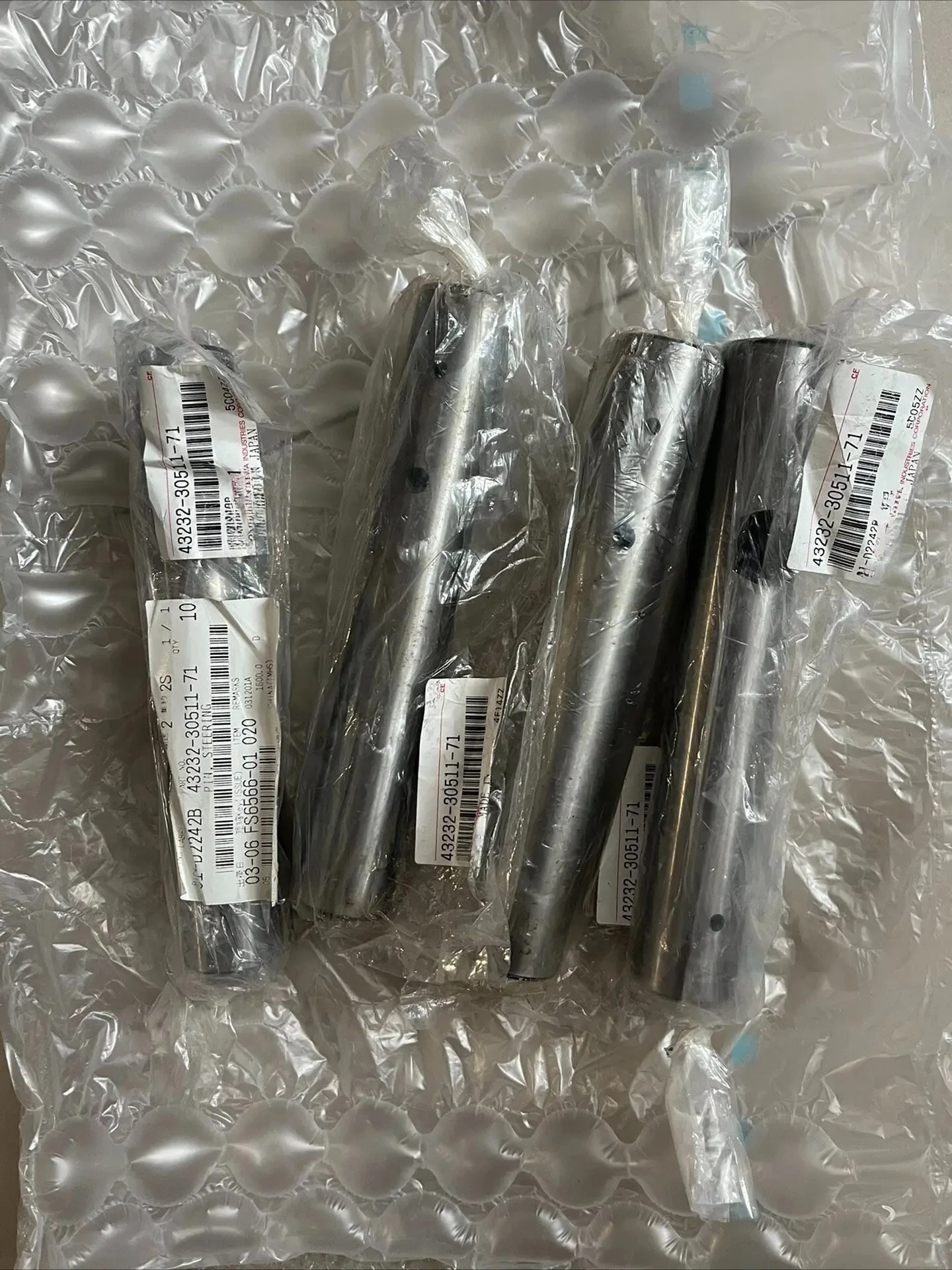 Genuine New Steering Knuckle King Pin 43232-30511-71 for To yota 7FD35-45 7FDA50 8FD35-50 Heavy Duty Forklift 1pcs
