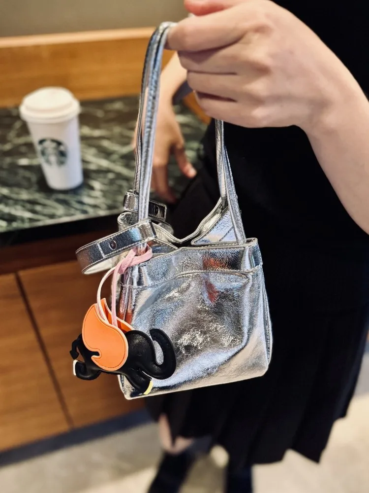 Women Fashion Genuine Leather Bag Small Tote Handbag New Cowskin Patent Leather Bucket Bag Casual Single Shoulder Crossbody Bags