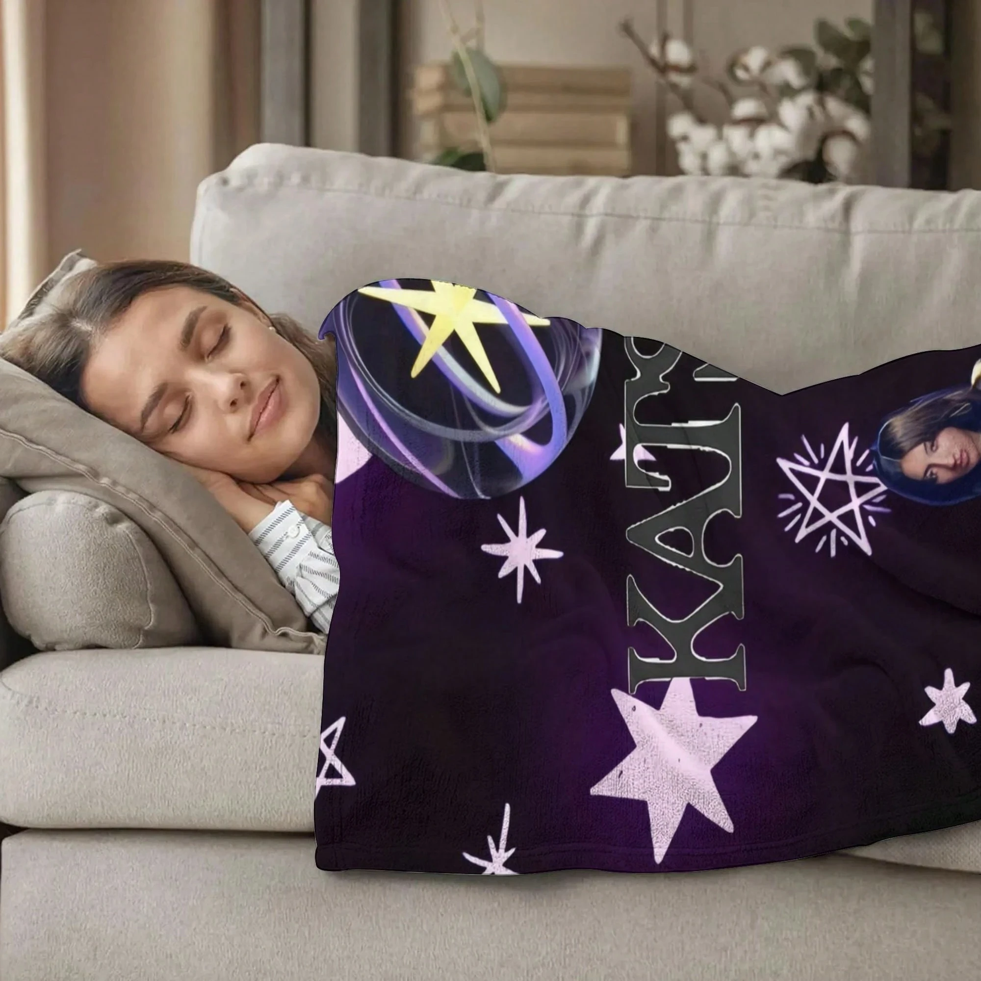 1pc Katseye K-Pop Flannel Blanket, 2D Print Soft Throw, All-Season Fan Gift for Bedroom, Living Room & Camping Essentials