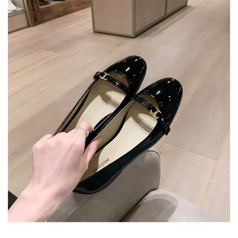 Women Flats Grape Mom Temperament Small Round Head Straight Buckle Patent Leather One Foot Pedal Flat Commuting Shoes Woman Shoe