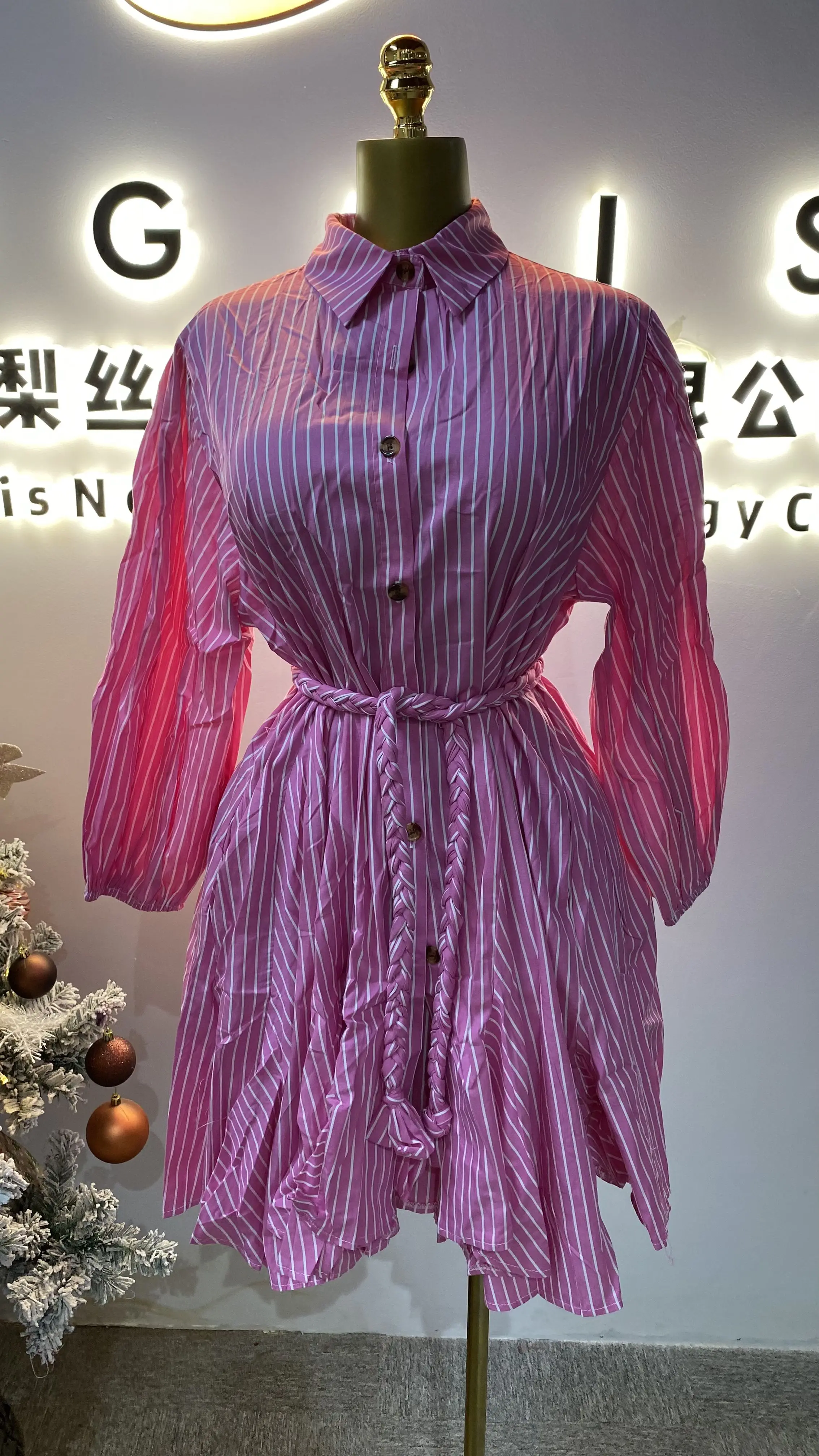 

Women's long-sleeved polo collar dress with pleats, tie, single-breasted button closure, casual women's dress-GZXX047