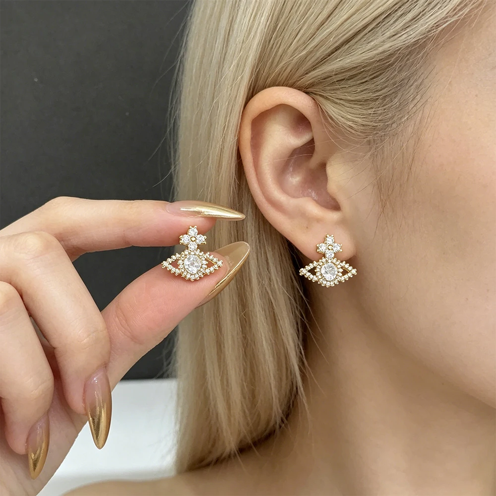 Elegantes Pendientes Saturno con Halo de Circonio, Chapados en Oro, Joyería Moderna para Mujer