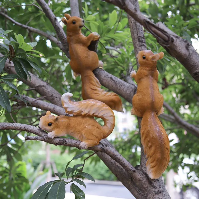 

Resin Simulation Animal Outdoor Garden Hanging from Tree Squirrel Decorative Crafts Sculpture Figurines