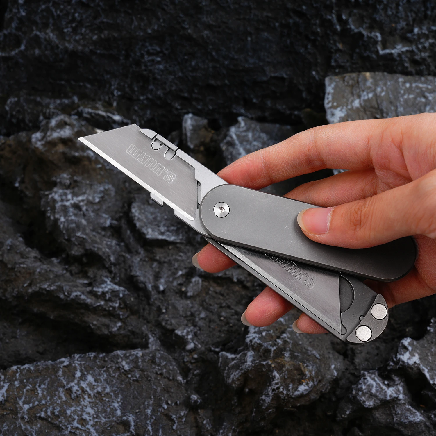 

Free Shipping Titanium Alloy Multifunctional Practical Knife Outdoor EDC Knife Replaceable Blade
