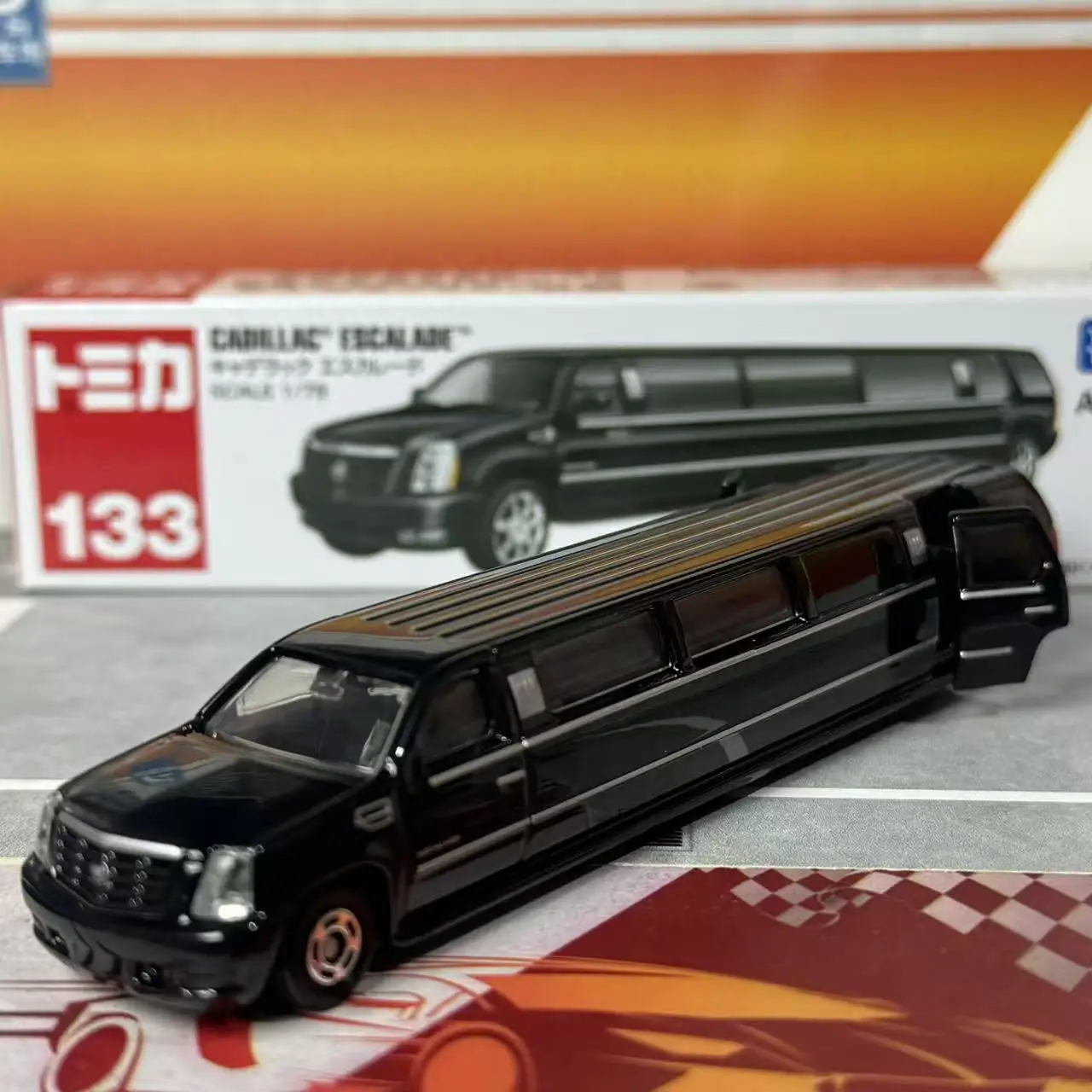 Takara Tomy Tomica No.133 Cadillac Escalade Long Type Alloy Diecast Car Model Simulation Vehicle Toy Collectible Gift for Kids view 4