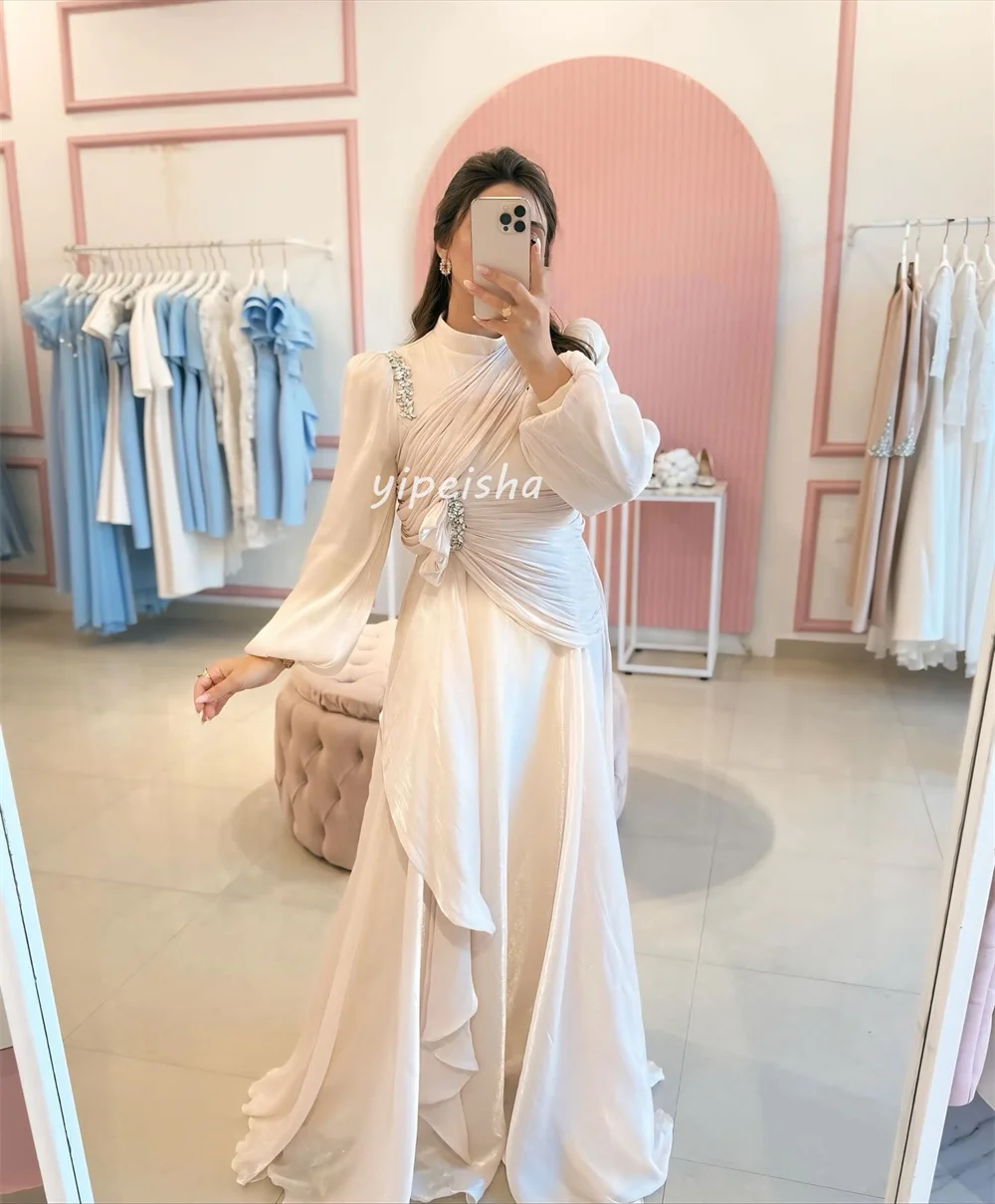 Vestidos largos de cuello alto drapeados con pliegues de diamantes de imitación a juego intrincados personalizados Vestidos para ocasiones a medida Tallas disponibles