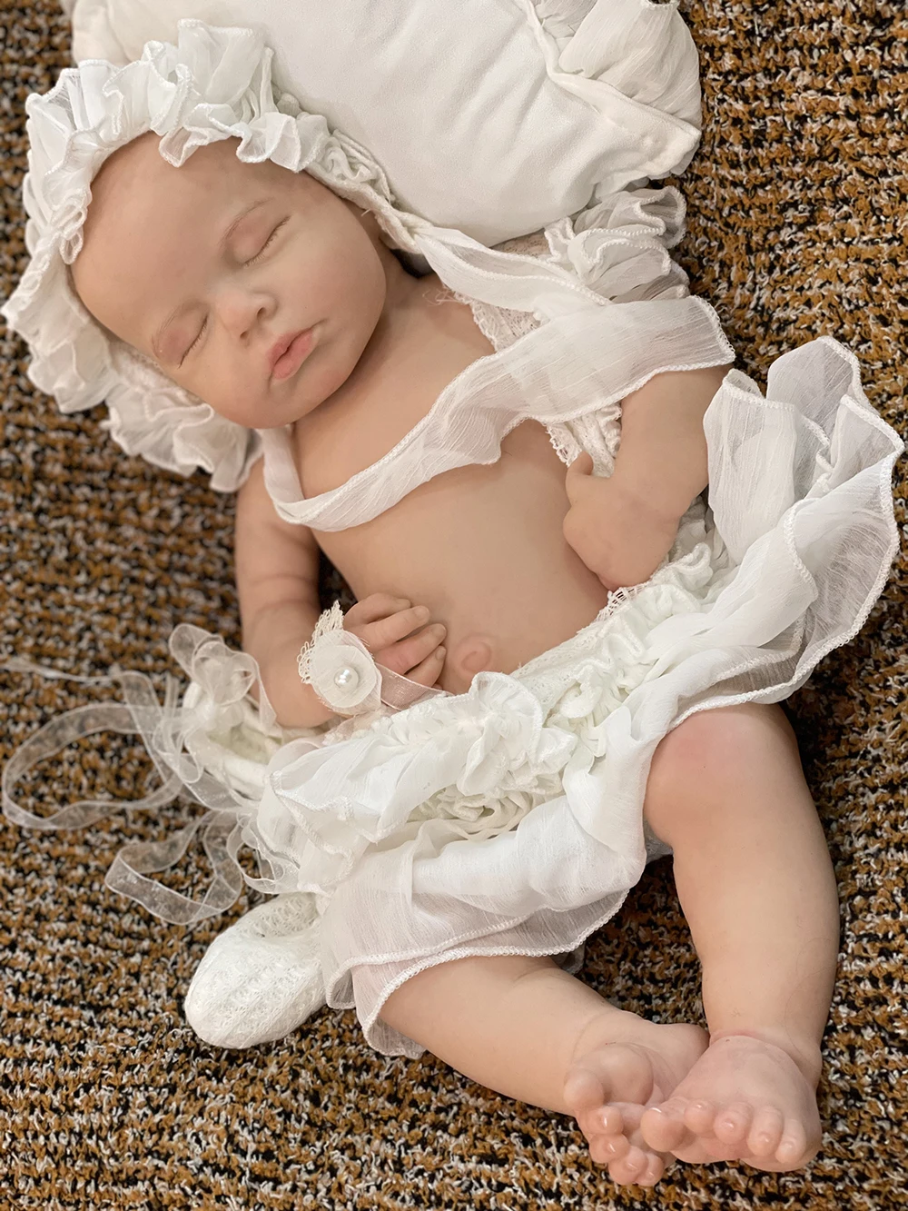 Attyi 18inch Dolls Full Body Soft Silicone Doll Reborn Baby Artists Painted Newborn Doll with Beautiful Dress