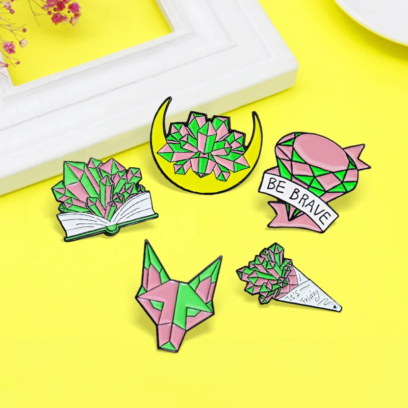 

Wolf Crystal Enamel Pins Magic Colored Crystal Witch Brooches Bag Lapel Badges Halloween Jewelry Brosche Spille Moon Book Flower