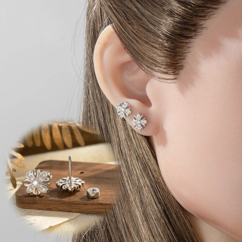 20G Florales Kreuz Titan Zirkonia Ohrstecker Stapelbare Piercing-Schmuckstücke für Empfindliche Ohren Helix Tragus Conch