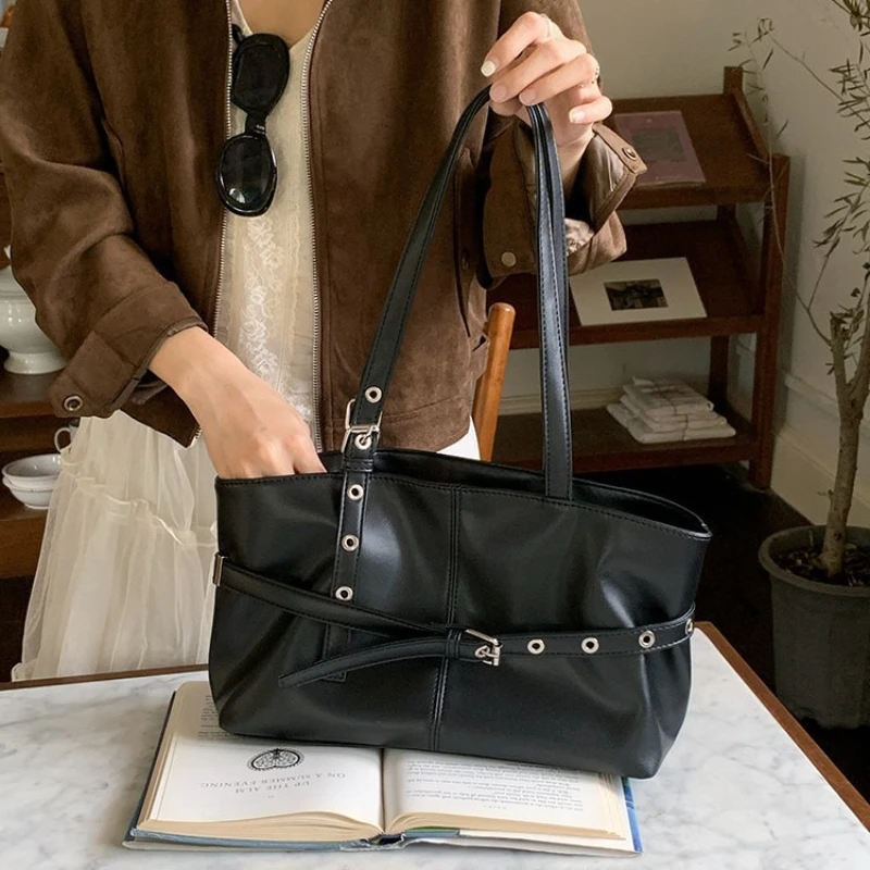 

2025 New PU Leather Vintage Large Capacity Tote Shoulder Bag for Women Elegant Commuter Tote Bags Versatile Retro Bag