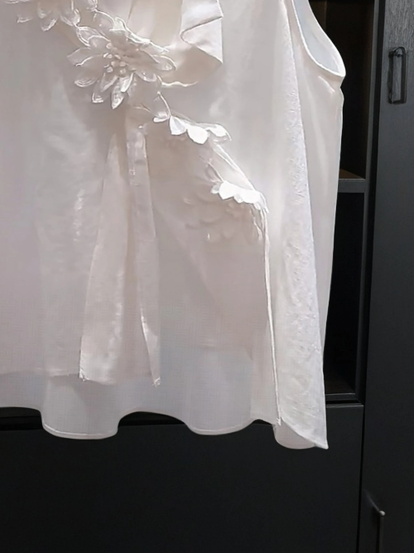 Top Estivo da Donna con Scollo a V Bianco, Ricamo Floreale Elaborato, Vestibilità Ampia, Stile Casual