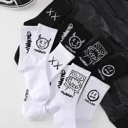 Uomo donna calzini cotone semplicità Anime diavolo smorfia Harajuku nero bianco Graffiti moda lungo divertente Hip Hop Sox Unisex medias