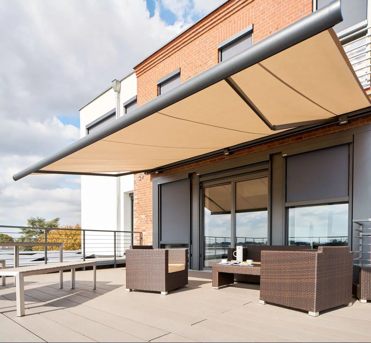 Rainproof outdoor durable sunshade Extensible electric and manual opening balcony canopy With LED lights beach area awning