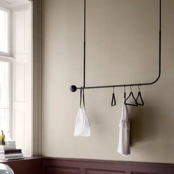 Environmentally friendly wrought iron metal wardrobe storage products, wall-mounted clothing storage rack