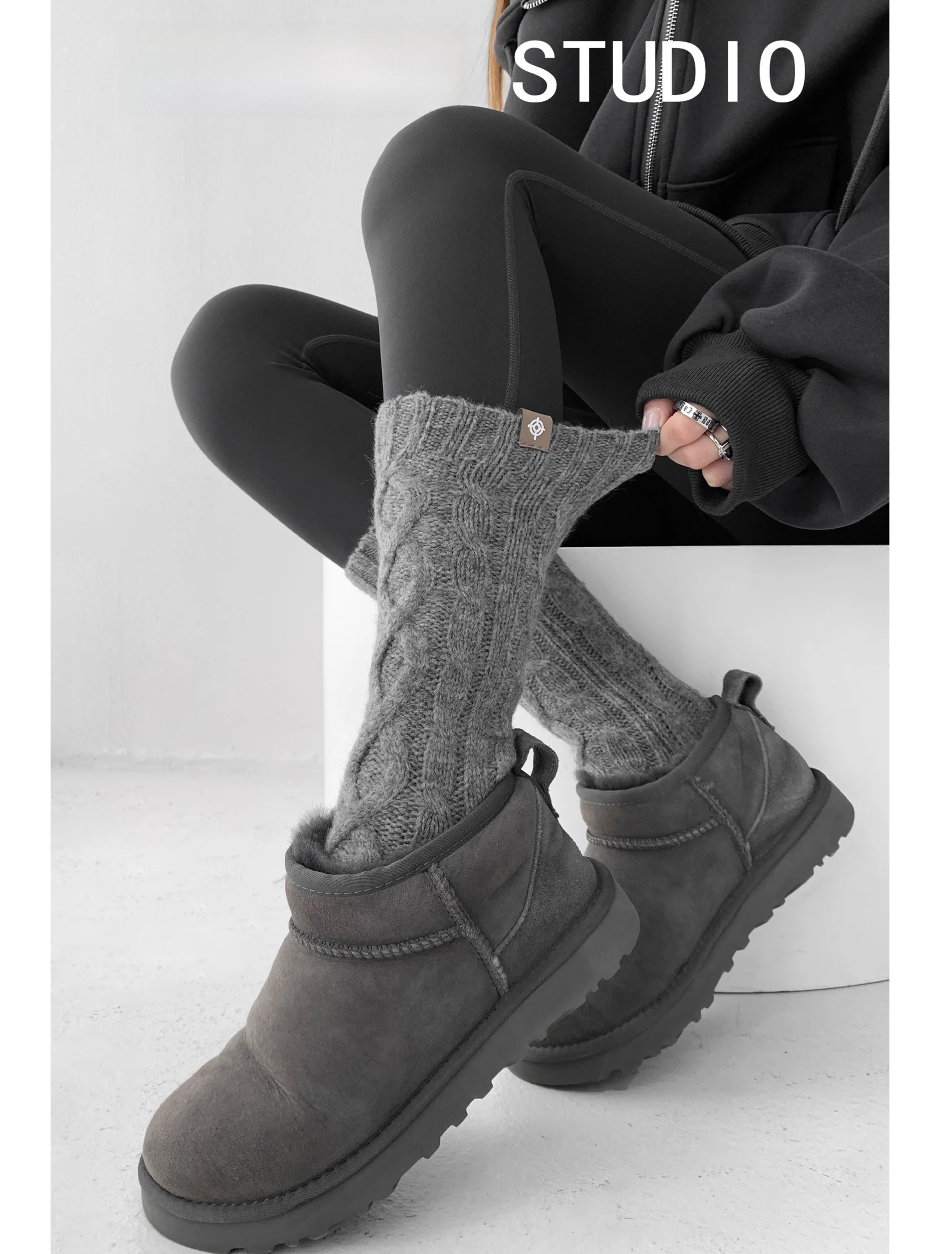 Fashionable Thick Knitted Grey Twist Mid-Calf Socks Women's College Style Label Thickened Calf Winter Warm Knitwear Socks