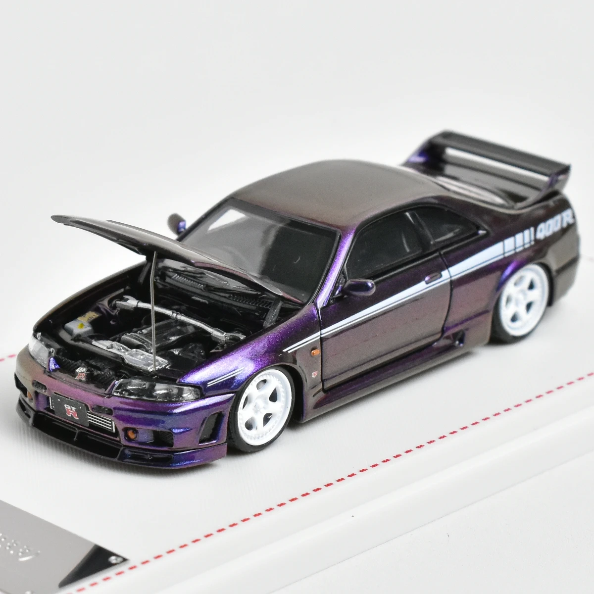 Focal Horizon-coche modelo FH 1:64 GTR R33 400R, color morado, fundido a presión