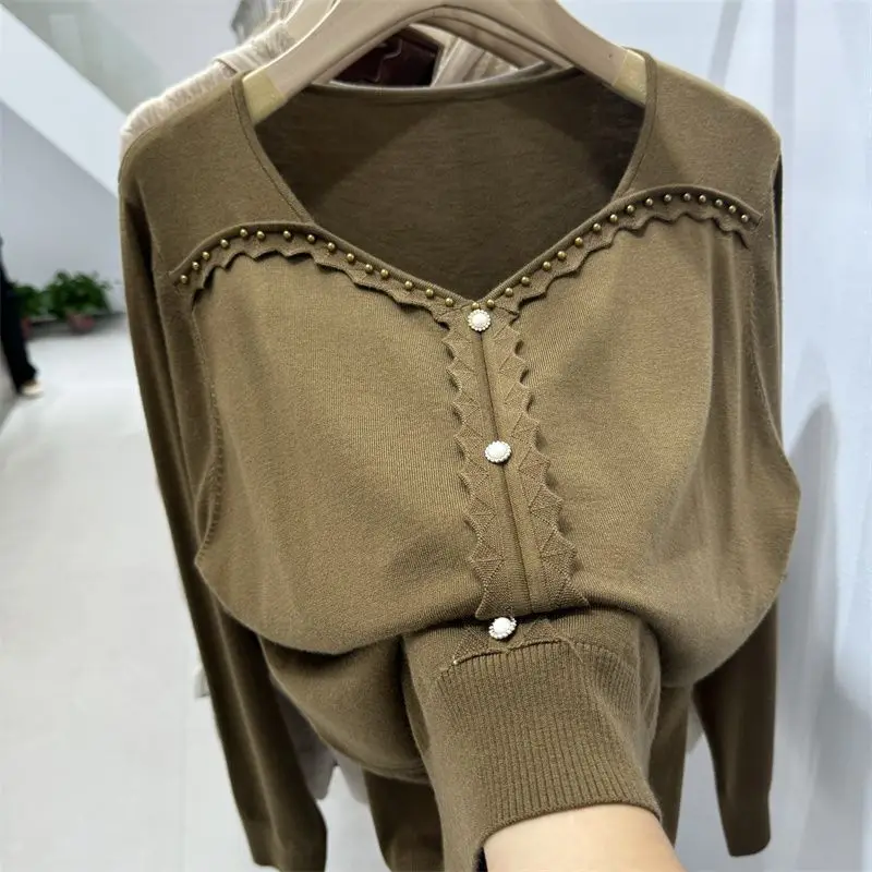 Suéter de punto con cuello en V y cuentas que combina con todo con sentido del diseño de otoño e invierno para mujer, suéter de estilo occidental como Bas