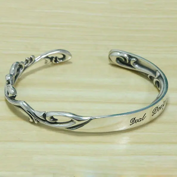 

Fashionable Korean patterned bracelet for women S925 pure silver with a unique temperament. Silver bracelet with opening and tre