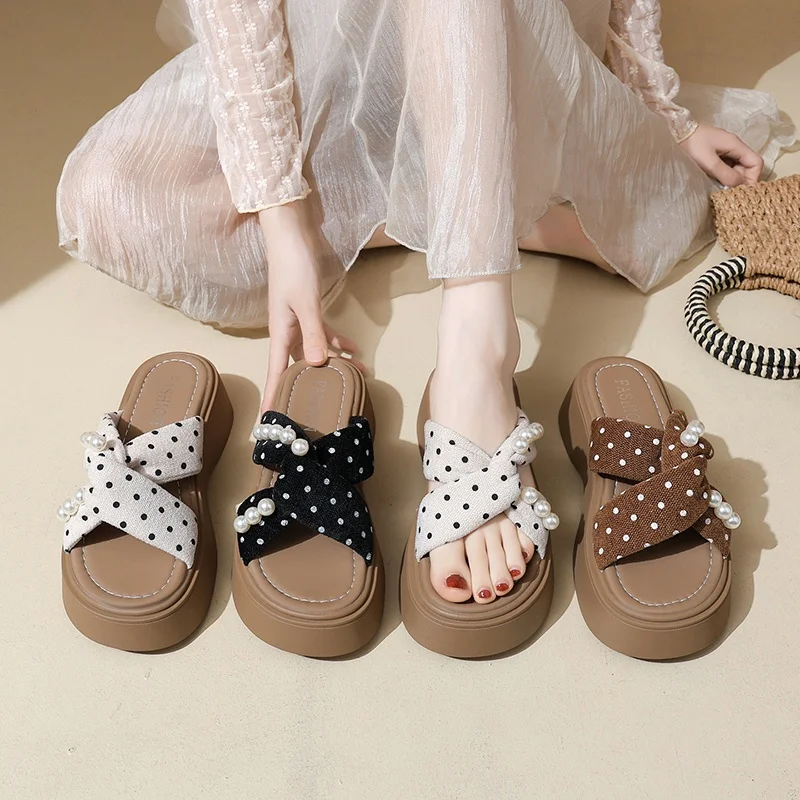 

*Summer New Round Headed Thick Soled Comfortable Casual Slippers Fashionable and Hot Selling Sexy Pearl Toe Slippers for Women