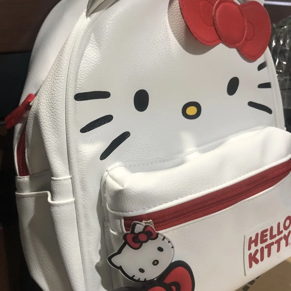 The new Sanrio hellokitty backpack dirt-resistant student backpack simple and cute sanrio school supplies backpack anime girl