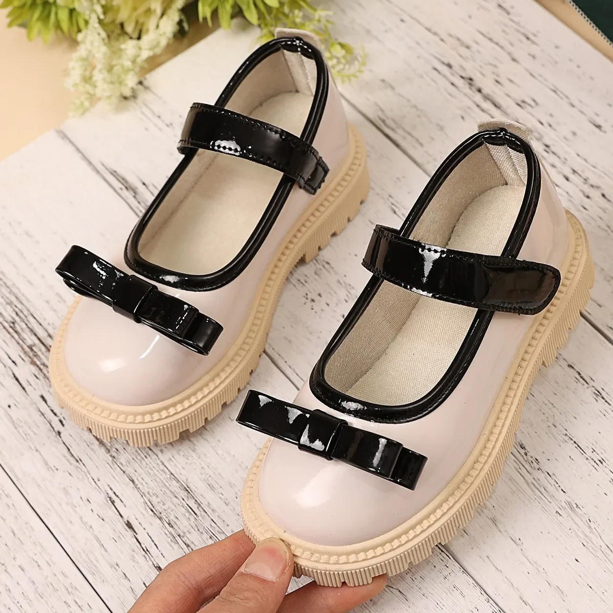 

2025 Spring Autumn Kids Princess Shoes Round Toes Elegant Girls Leather Shoes with Simple Bows Children Flat Shoes Soft Bottom