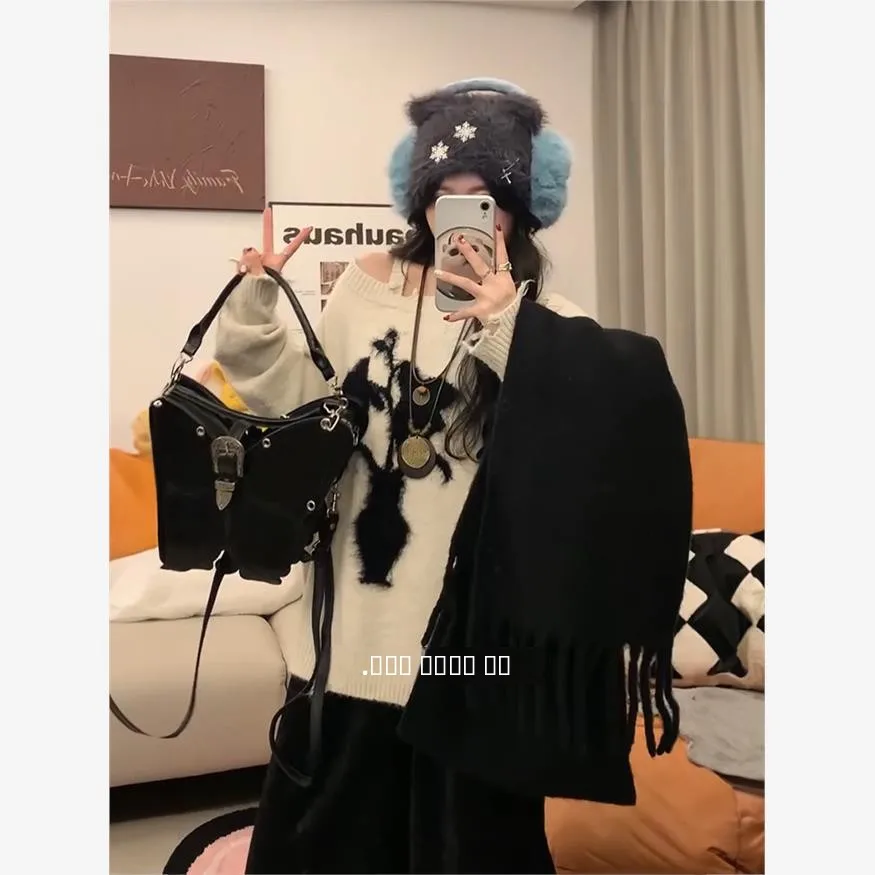 Luźny sweter damski z dzianiny na jesień i zimę, kolor Cr, styl lazy, atmosfera, poczucie Y2K, okrągły dekolt, inne materiały 00%