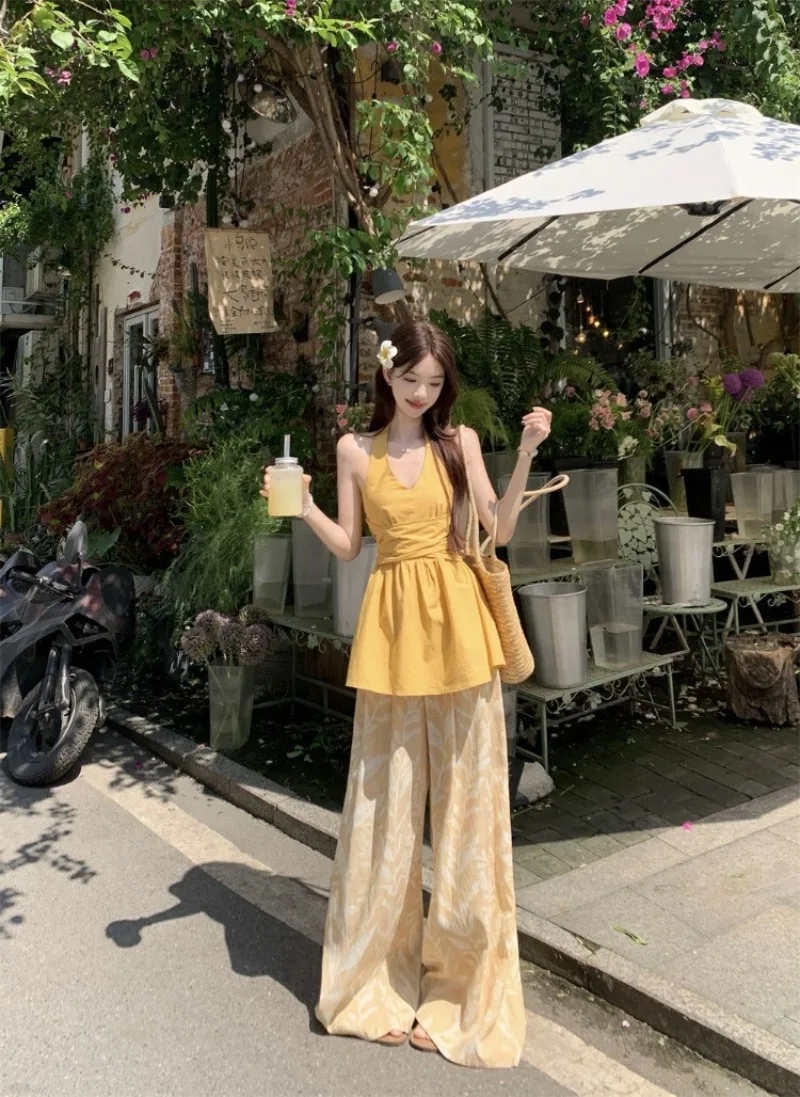 

Женский летний комплект в стиле «Допамин»: ярко-желтый топ-халтер и брюки с широкими штанинами на завязках на талии, для отпуска и пляжа