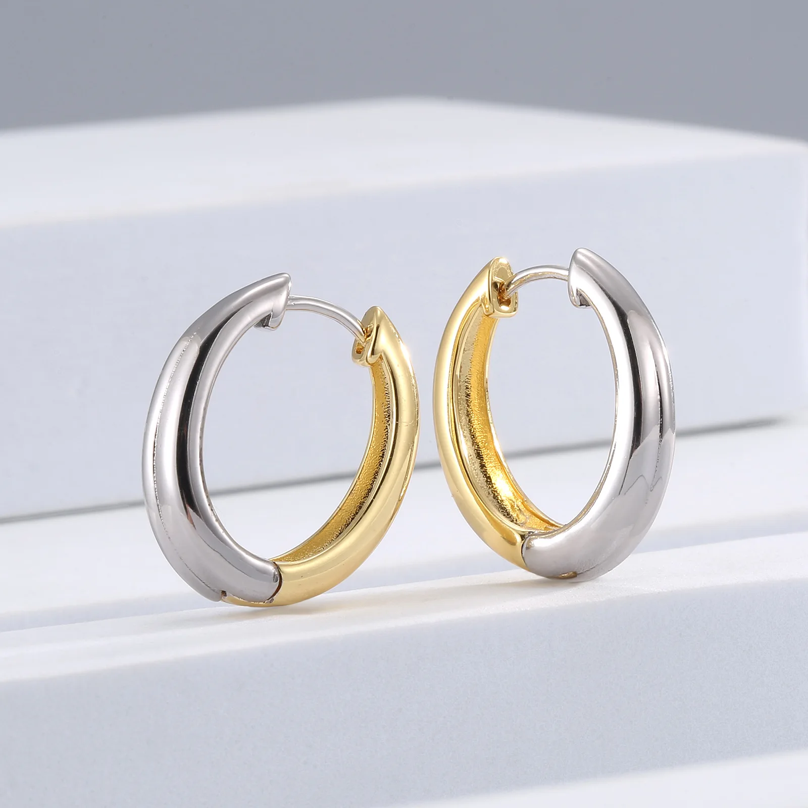 Glossy Color Clash Circle Hoop Earrings for Women Fashion Jewelry Minimalist Cool Style Charming Ear Buckle Piercing