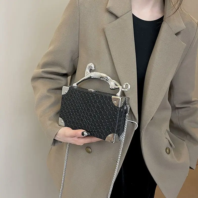 Fashionable Women's Bag Chain Handheld Diagonal Cross Western Style One Shoulder Fashionable Personalized Korean Crossbody