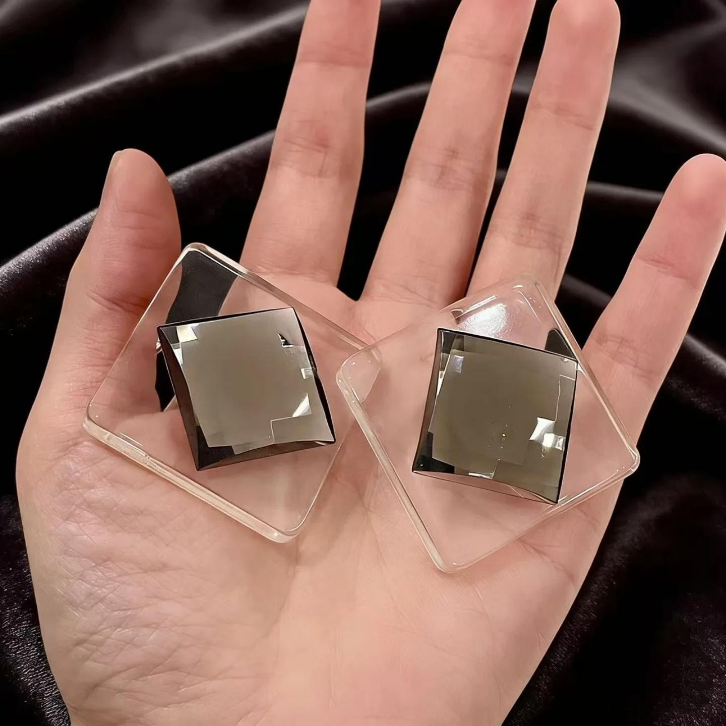 Square flash diamond crystal earrings niche retro niche design square stud earrings high-end sense trendy wear earrings women