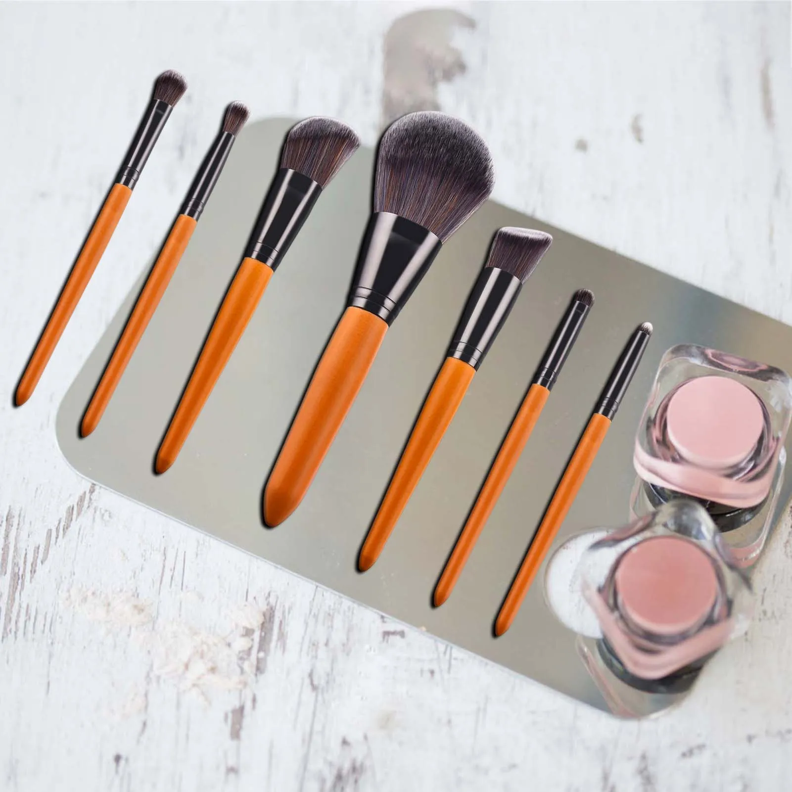 

Wood Color Makeup Brushes 7 Piece Set Soft Multi-purpose Fluffy Makeup Tools For Facial Makeup