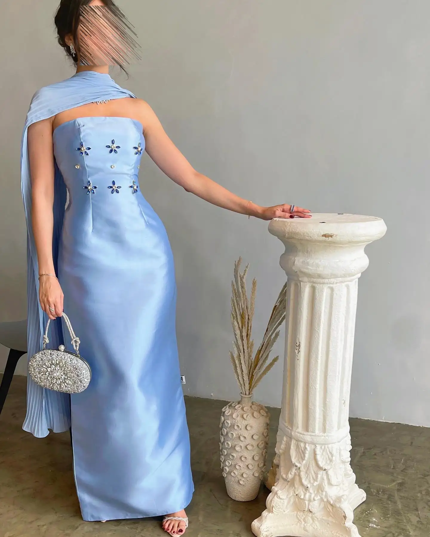 2025 выполненное на заказ атласное платье для выпускного вечера без бретелек без рукавов, классическое вечернее платье с разрезом сзади и лентами на молнии сзади, расшитое блестками