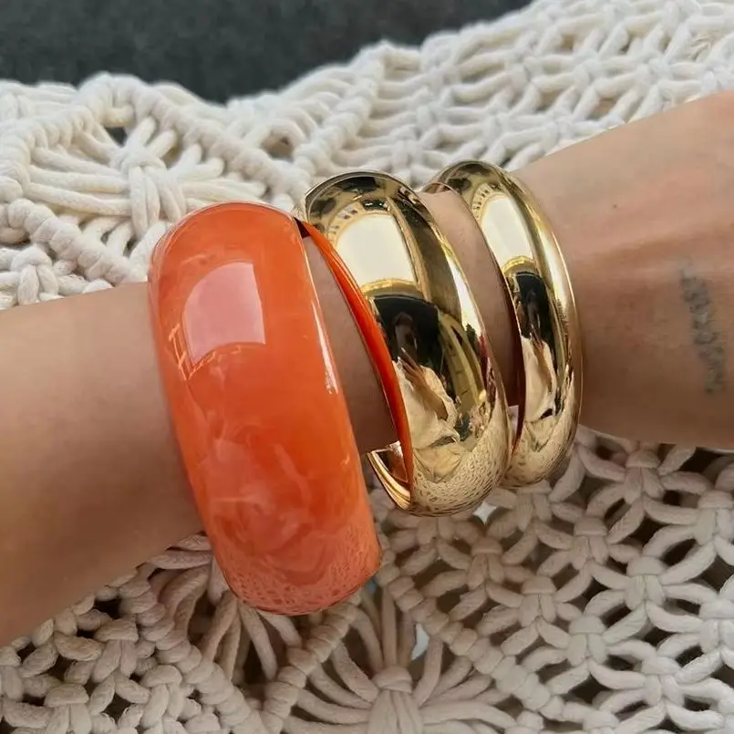 Ingemark 3 Stile, kreative klobige Harz-Acryl-Armreifen für Frauen an der Hand, 2025, neue Mode, breites Federarm-Armband, Schmuck, Geschenk