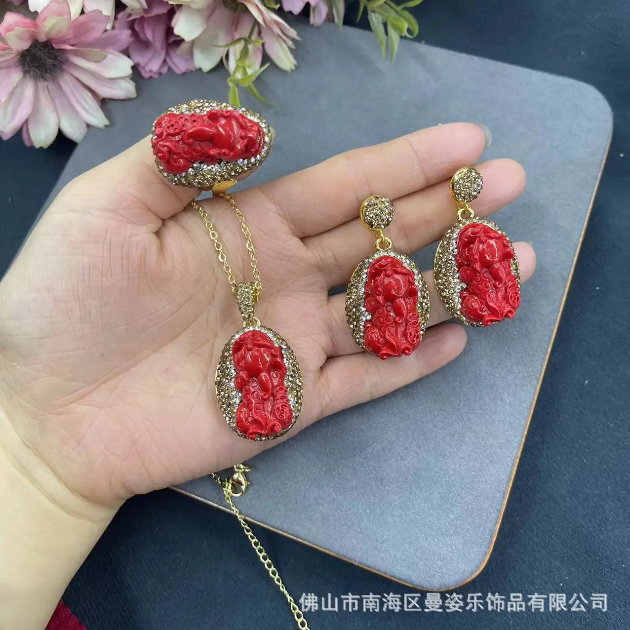 

Ore red Pip Chinese exquisite three-piece set niche ethnic jewelry original design clay inlay pendant necklace earring ring