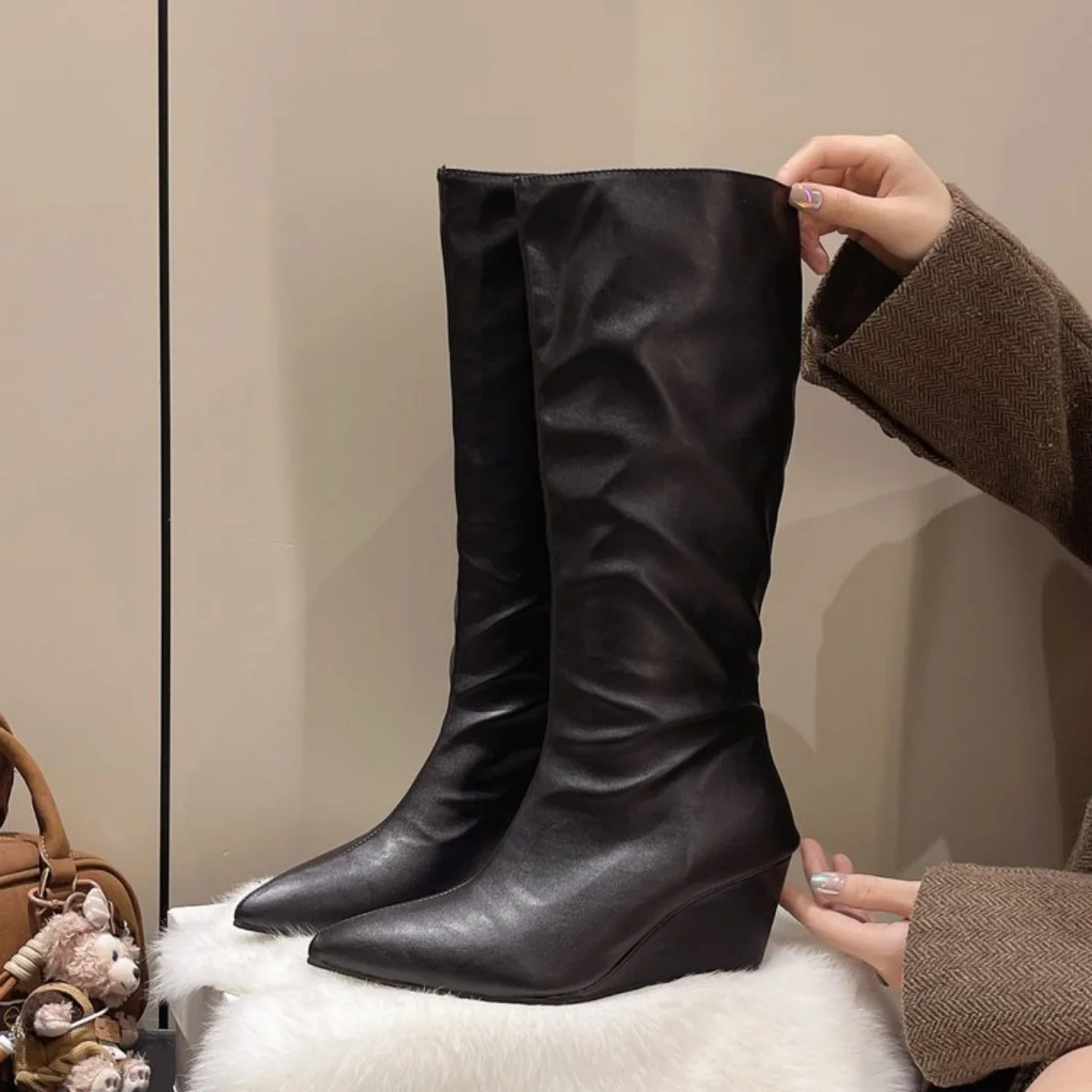

2025 New style of large-sized, fashionable and trendy pointed-toe knee-length boots for foreign trade
