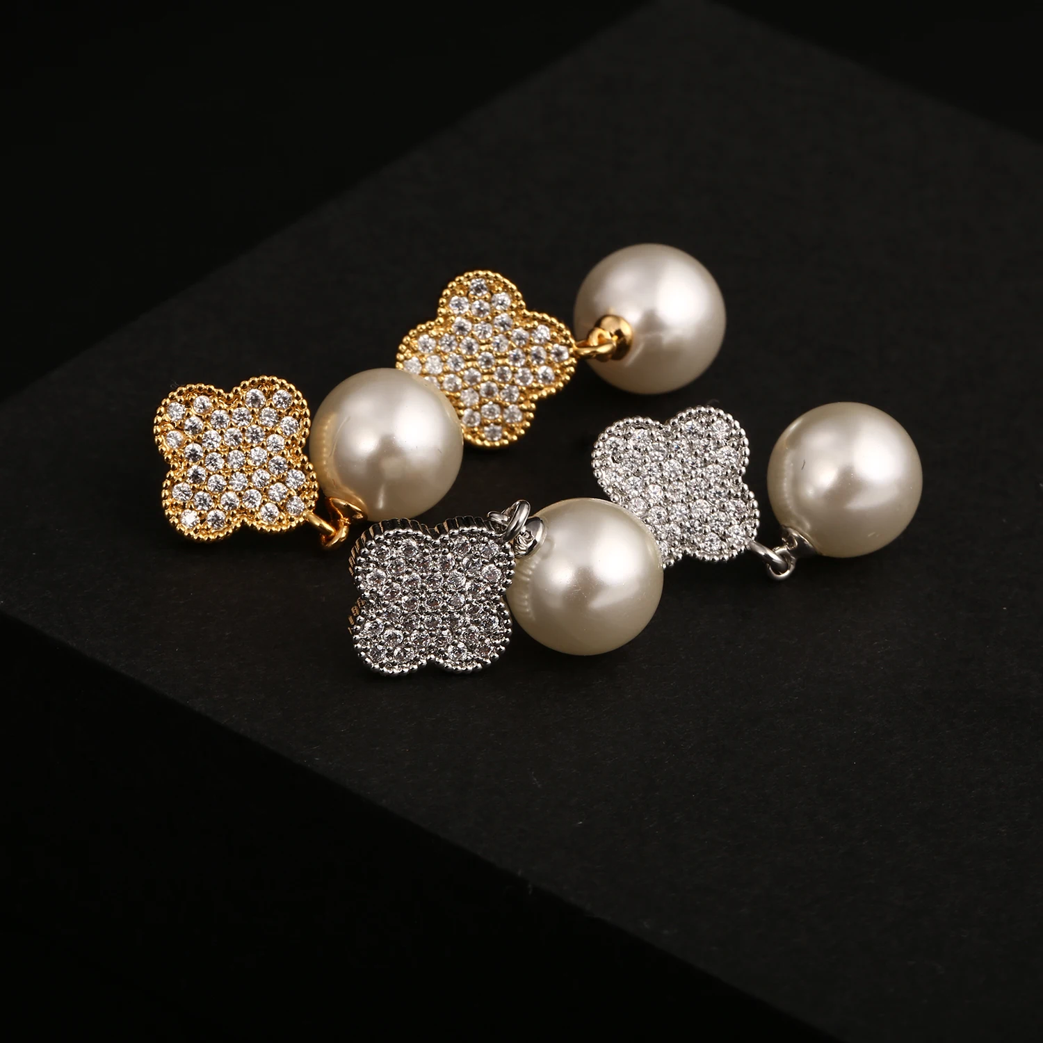 Women Elegant Four Leaf Clover Rhinestone Pearl Dangle Earrings Delicate Floral Drop Earrings Fashion Jewelry For Wedding Banque