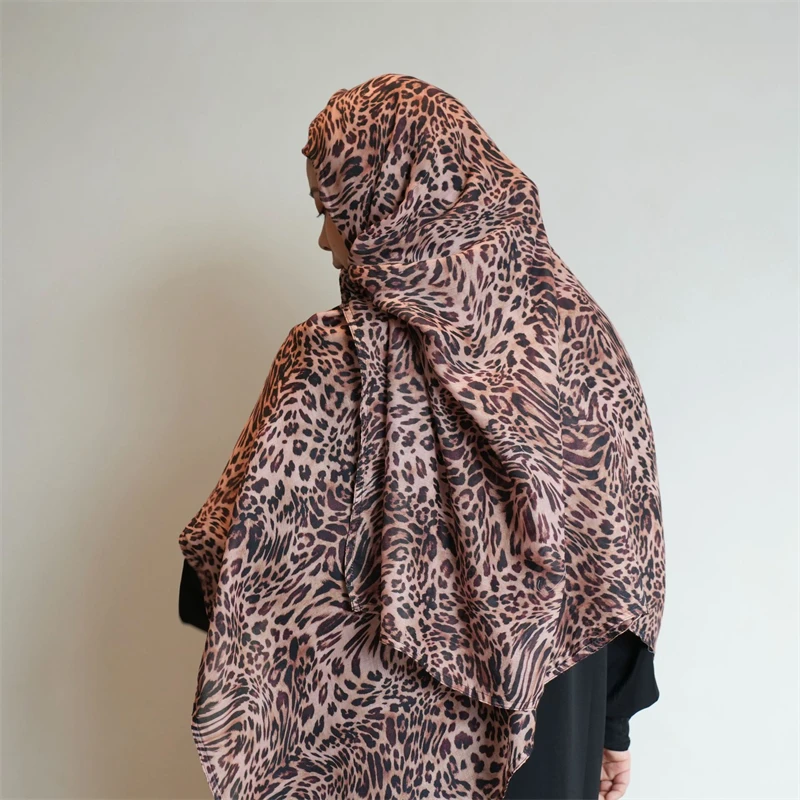 Nuova protezione solare voile sottile sciarpa da donna Hijab classico sciarpe con stampa leopardata morbida signora Foulard viscosa scialli avvolgenti femminili