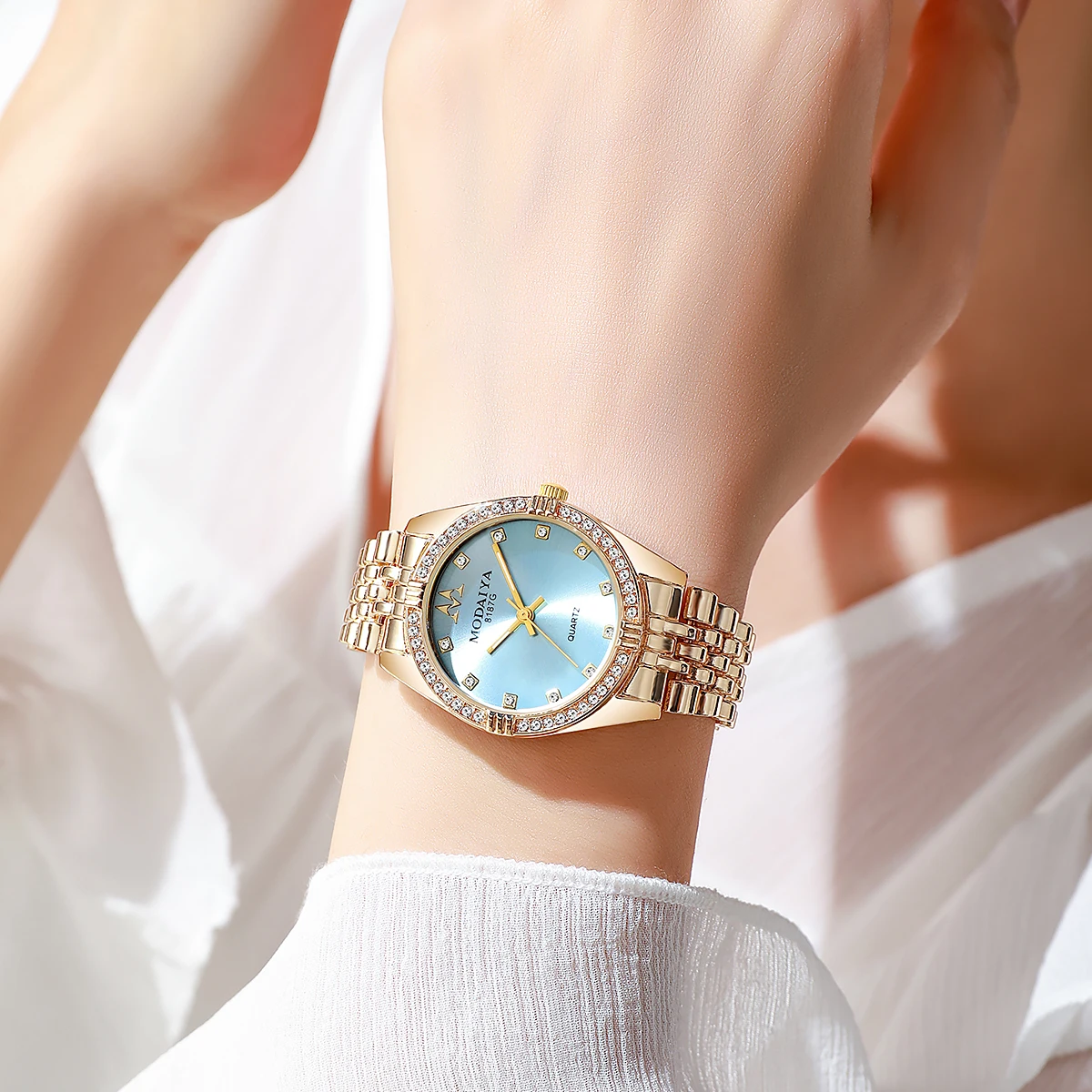 Cross border New Simple Leisure Fashion Alloy Steel Strip with Diamond Inlaid Women's Quartz Decorative Watch for Foreign Trade