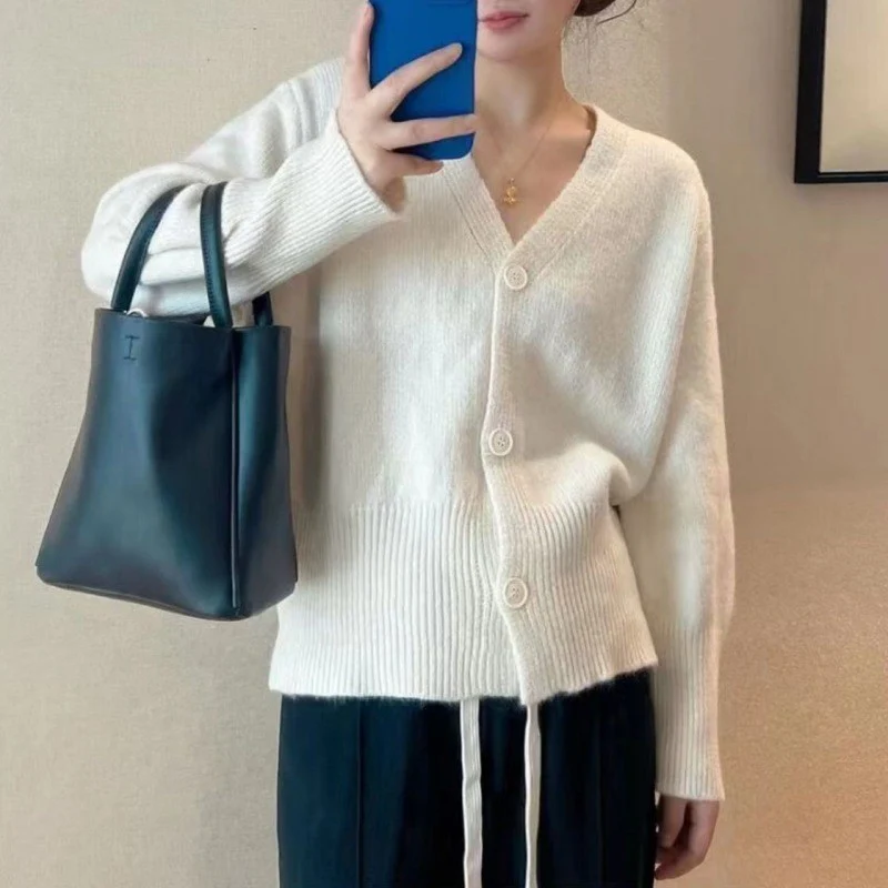 

Gentle Style Short V-Neck Cardigan Women Classic Single Breasted Casual Knitted Sweater Coat Autumn Fashion Slimming Mini Jacket