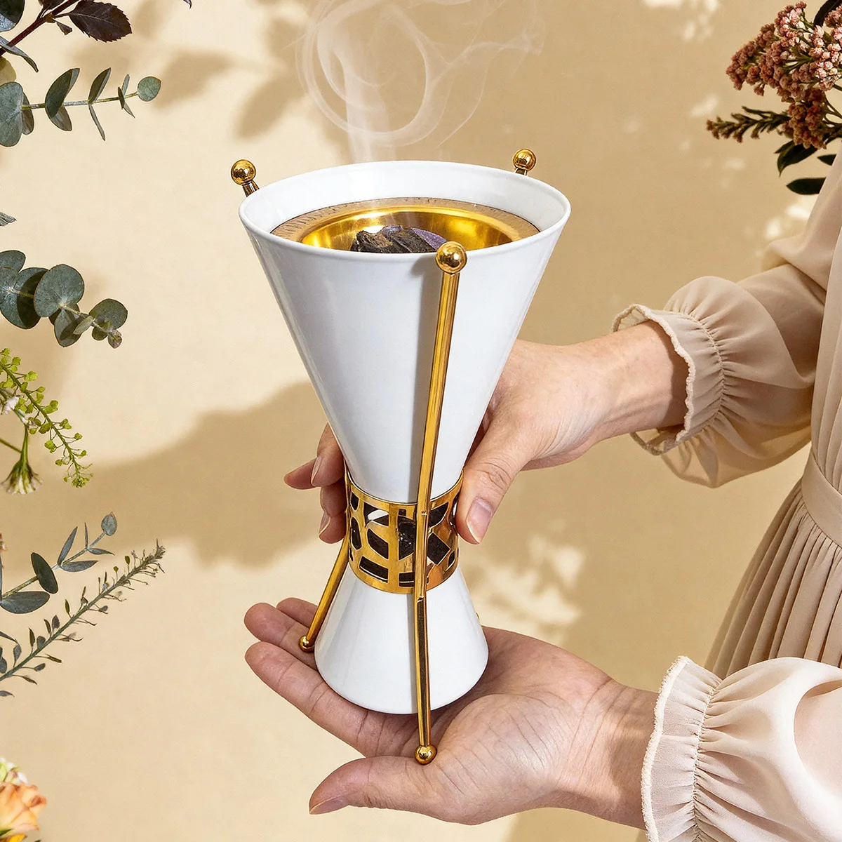 Hot Selling Middle Eastern Arabic Handheld Metal Incense Burner Luxury Home Indoor Festival Aromatherapy Furnace Decor