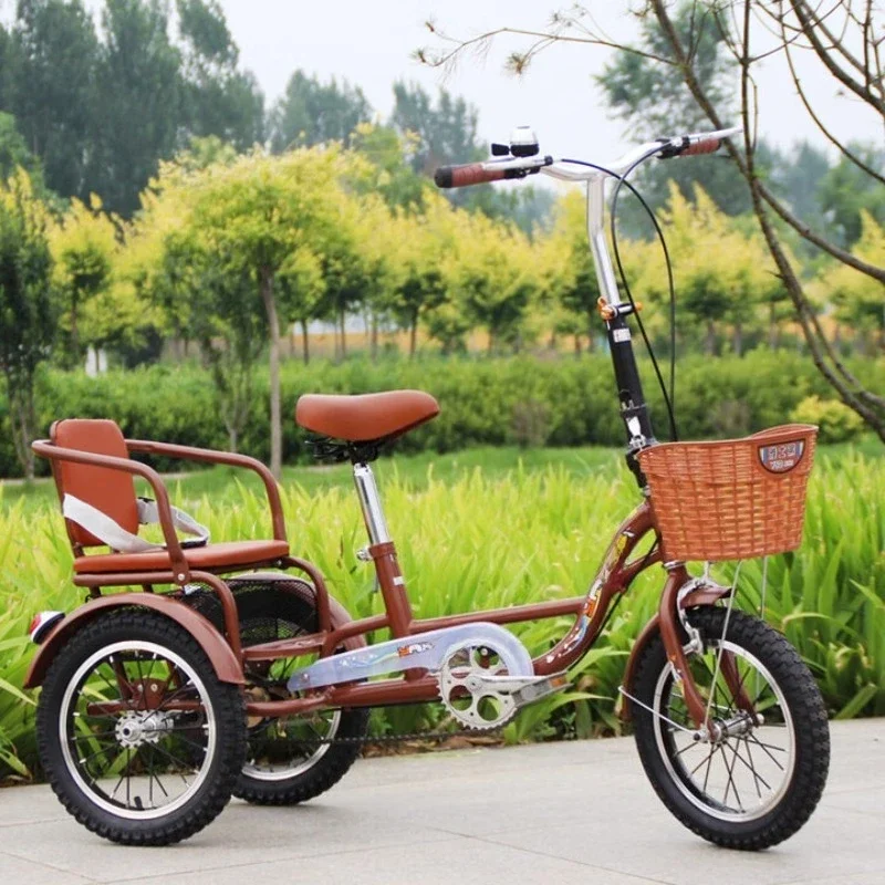 Tricycle elderly people pedal their feet for leisure travel