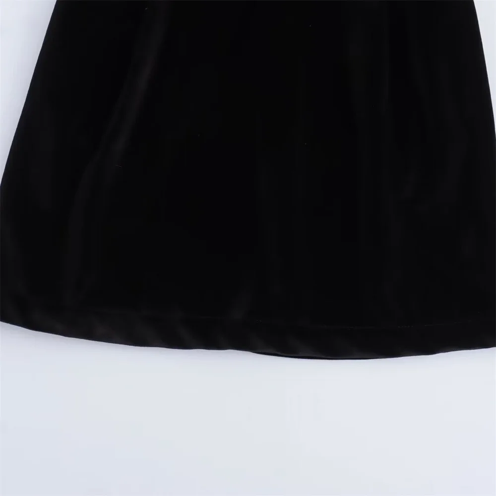 2024 Fashionable New Women\'s Fashion French Waistband Small Black Dress Handmade Beaded Long sleeved Velvet Dress