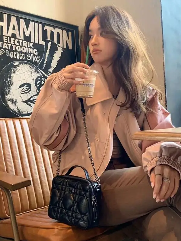 جاكيت نسائي قصير من الجلد الصناعي على الطراز الأمريكي، موديل 2024 الجديد، بتصميم أوروبي، لون وردي، إحساس راقي، جاكيت دراجات ن...