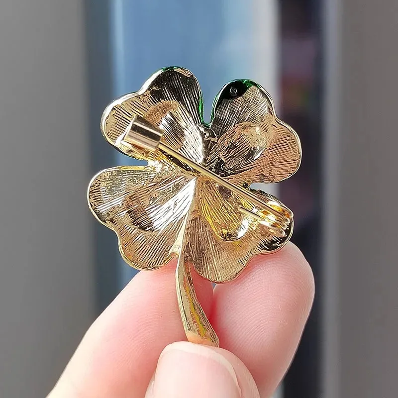 New Green Rhinestone Four-leaf Clover Brooch Women Elegant and Simple Lucky Grass Pin Fixed Clothes Fashion Jewelry Accessories