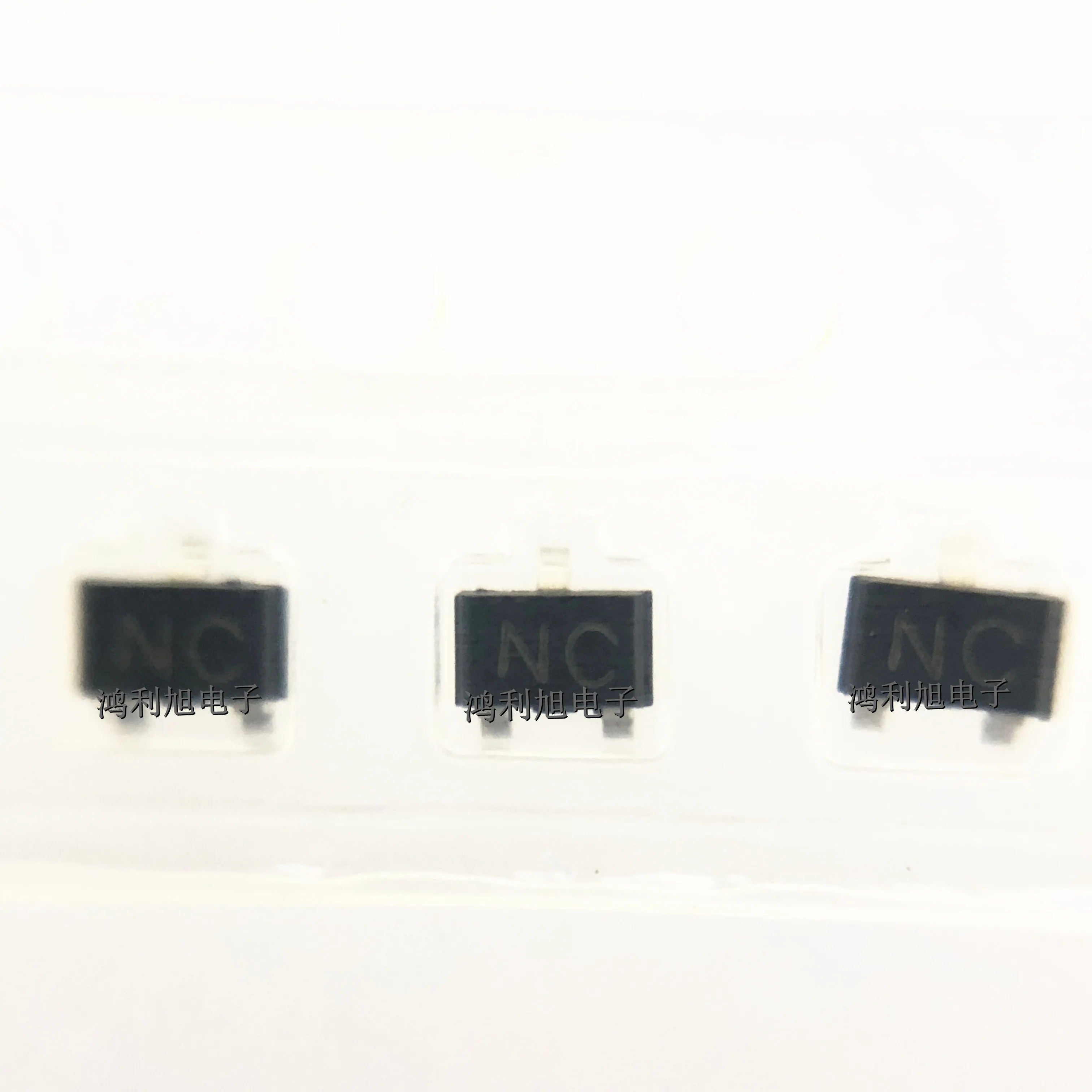 10 teile/los RT1N136M-T111-1 rt1n136m sot-323 kennzeichnung: nc smt kristall transistor nageln euer ursprünglicher bestand