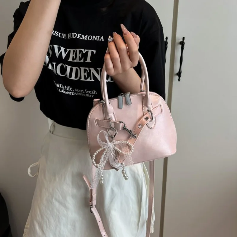 

Chic Ladies Shoulder Bag Made Of Sheepskin Leather Boasting Paris Casual Vintage Neat Spacious Daily Look​