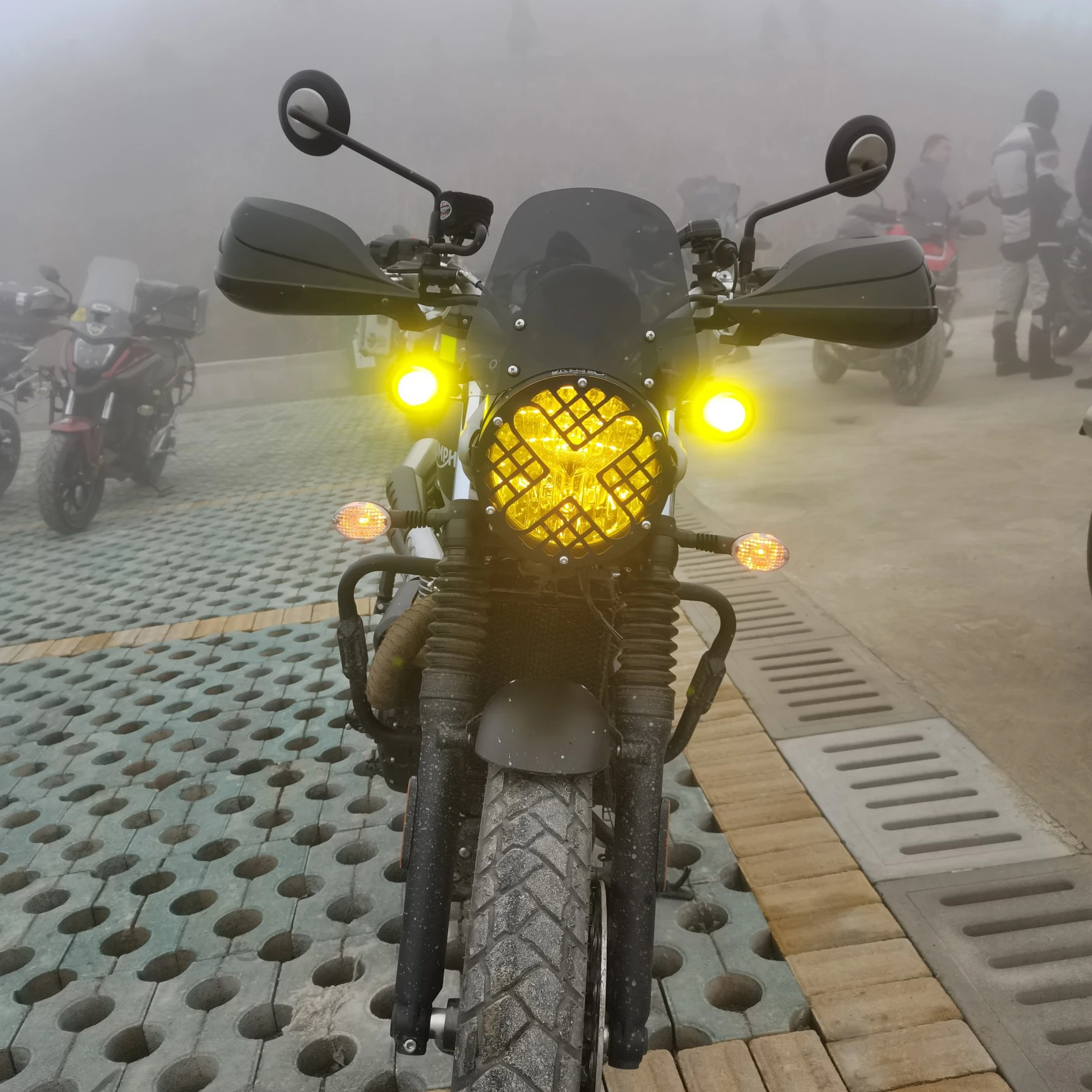 FOR Triumph Bonneville T100 T120 Thunderbird Thruxton 2000-2025 7 Inch Headlight Guard Cover Protector Clear Smoke Yellow Black