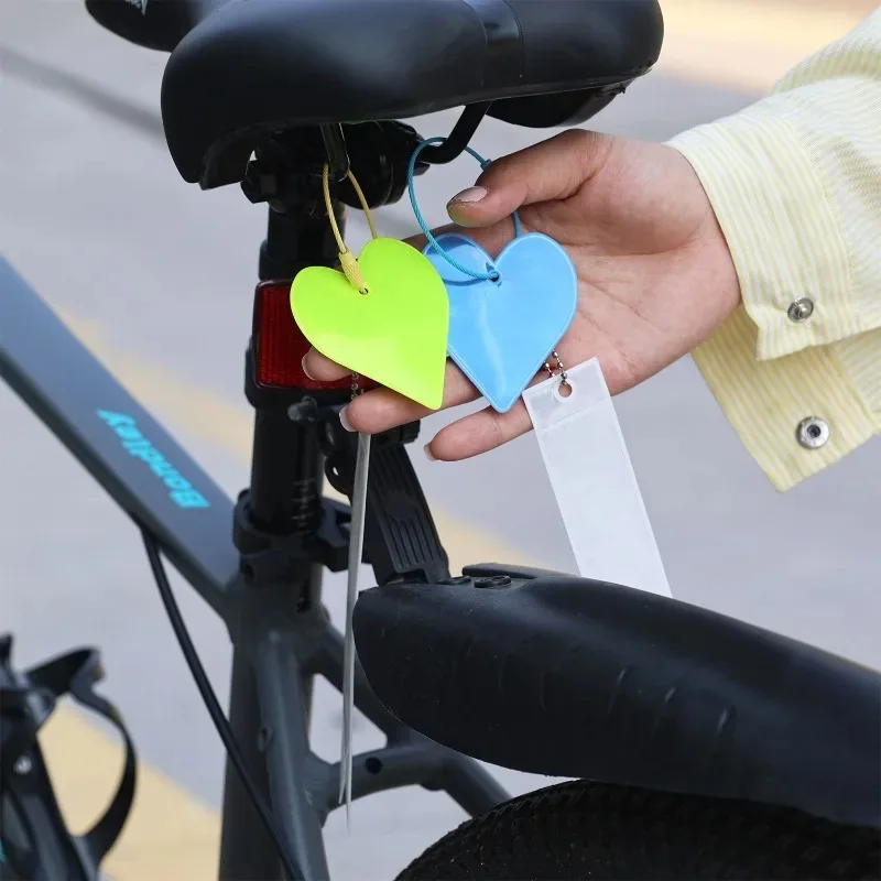 Auto Sicherheitswarnung Reflektierendes Band Herz Hohe Helligkeit PVC Streamer Anhänger Nacht Fahren Sichtbarkeit Dekor Rosa Blau Gelb