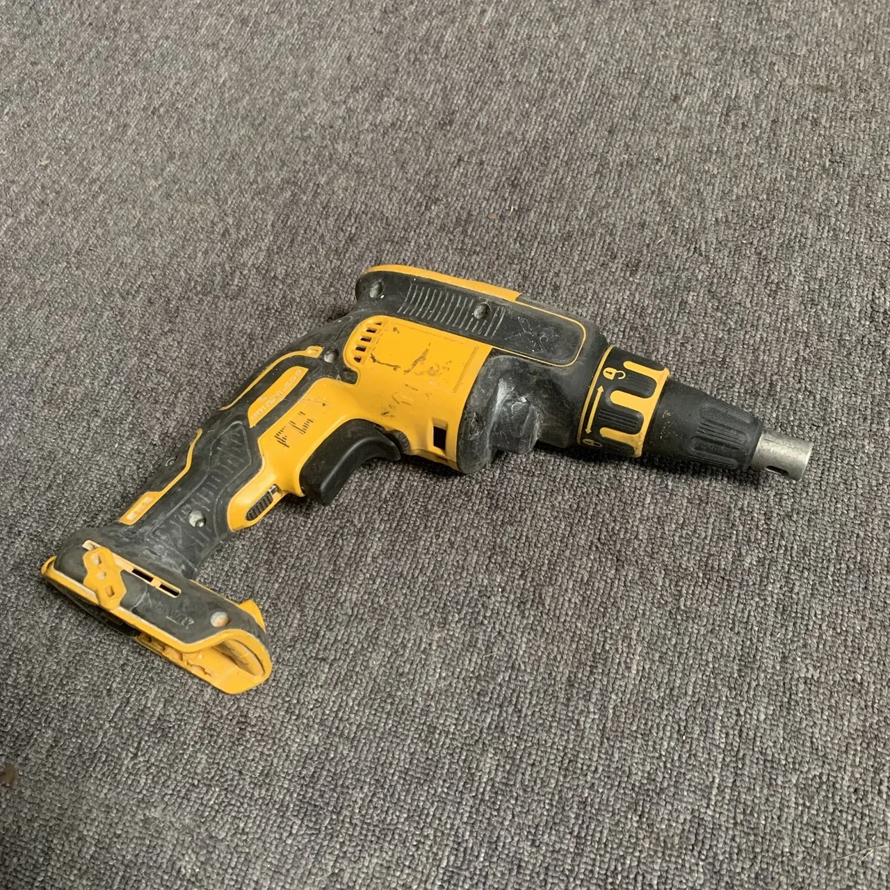 DEWALT DCF620 20V 20 Volt MAX XR Brushless Drywall Screwgun Screwdriver bare machine   second-hand